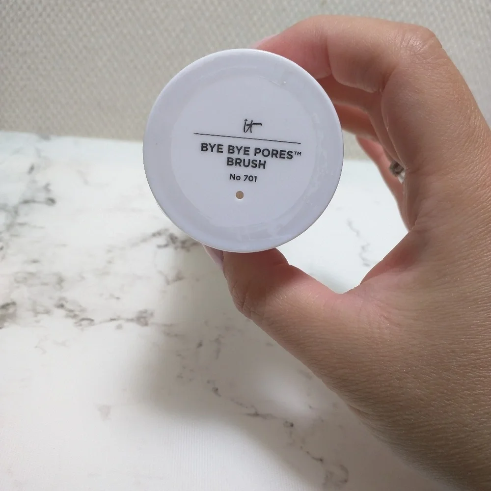 It Cosmetics Bye Bye Pores Brush